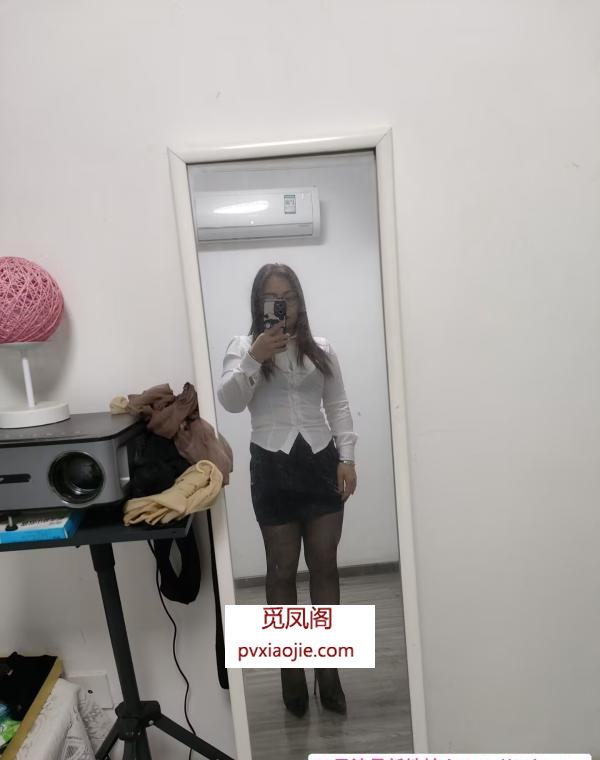 肥臀小姐姐